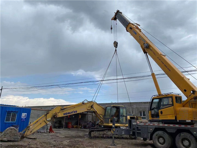 鸡西市25吨吊车的工作半径是多少？