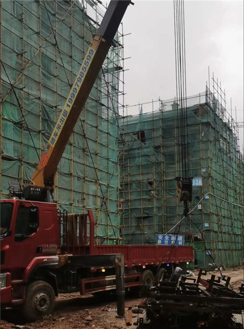 鸡西市“慢工细活”—— 吊车的 “微动控制” 技术