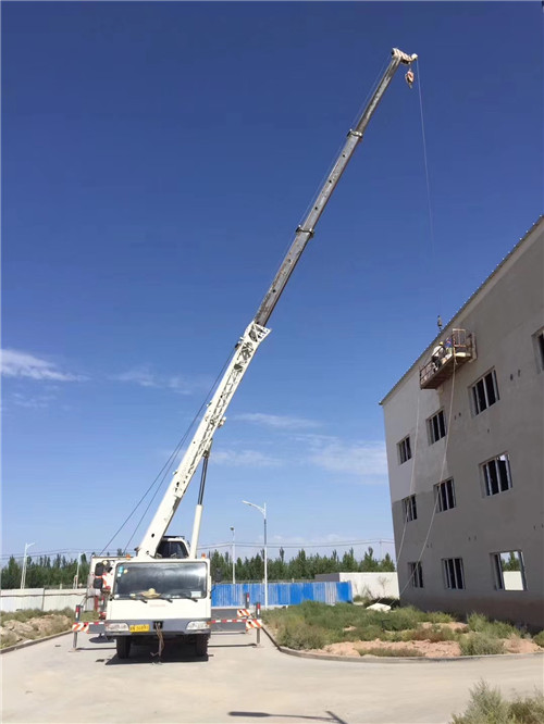 鸡西市“轻装强干”—— 吊车的 “轻量化臂架” 技术